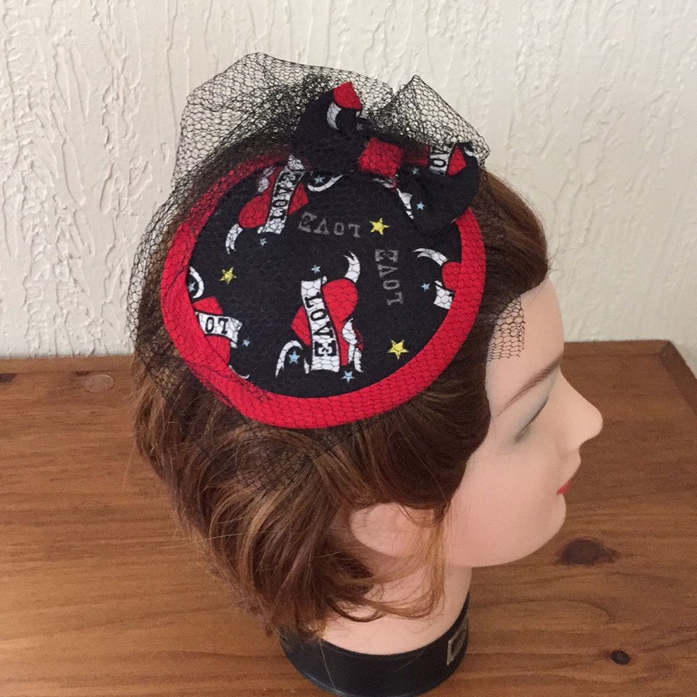 Retro tattoo print fascinator